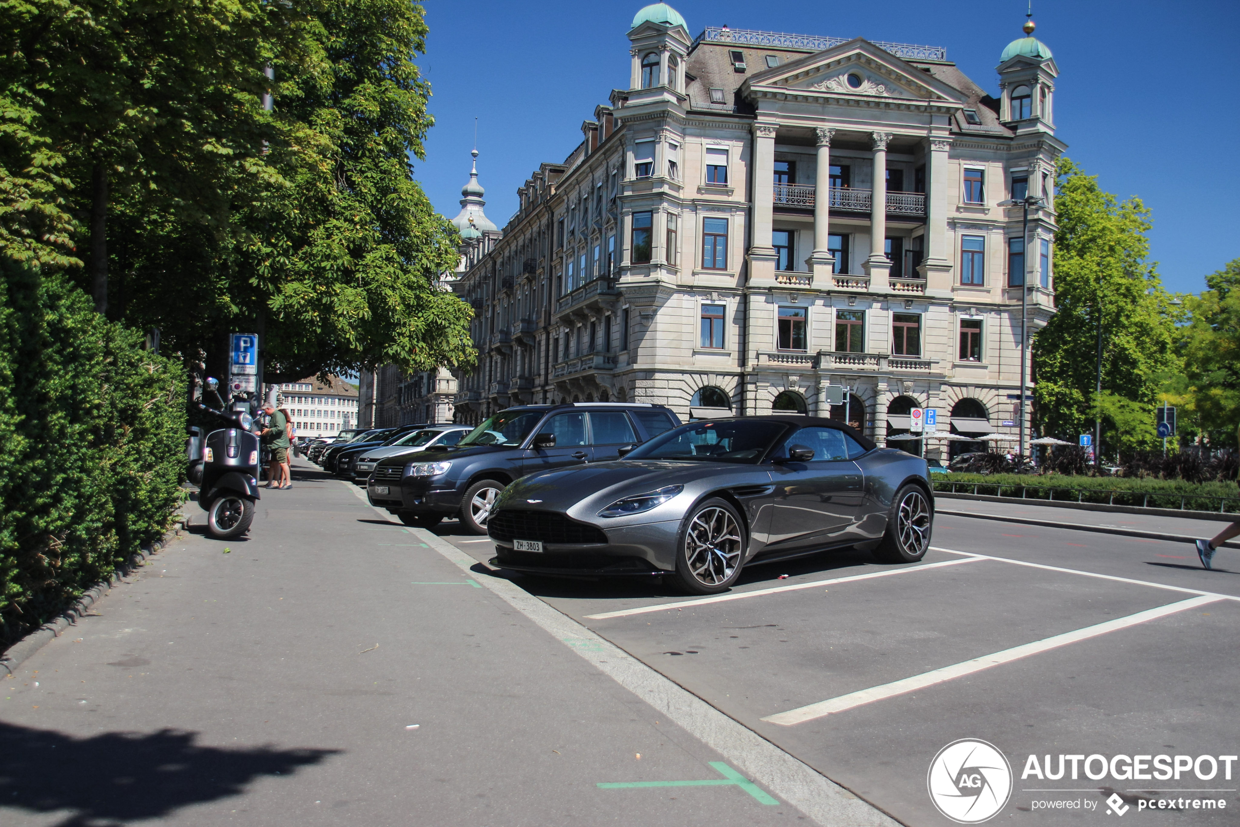 Aston Martin DB11 V8 Volante