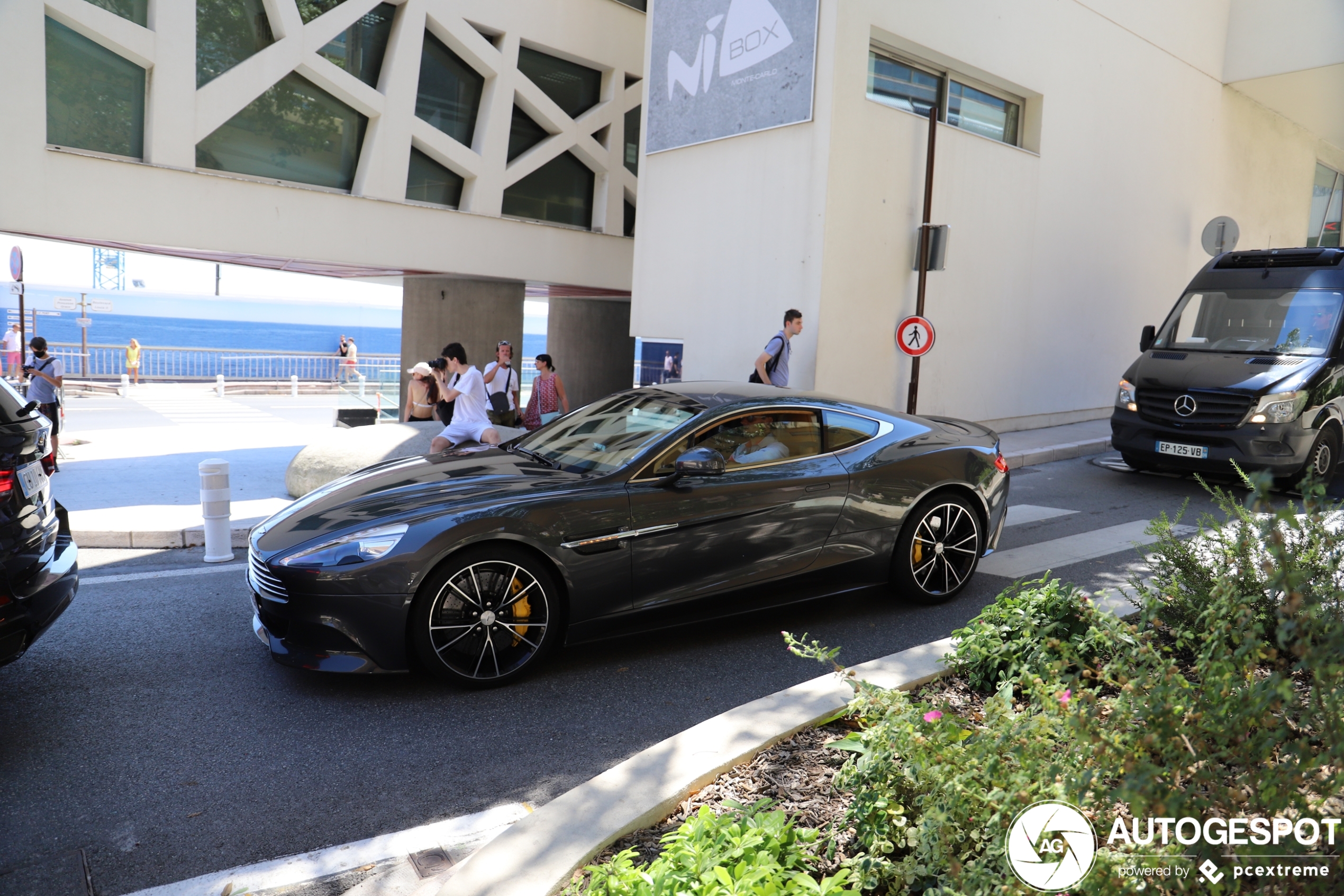 Aston Martin Vanquish 2013