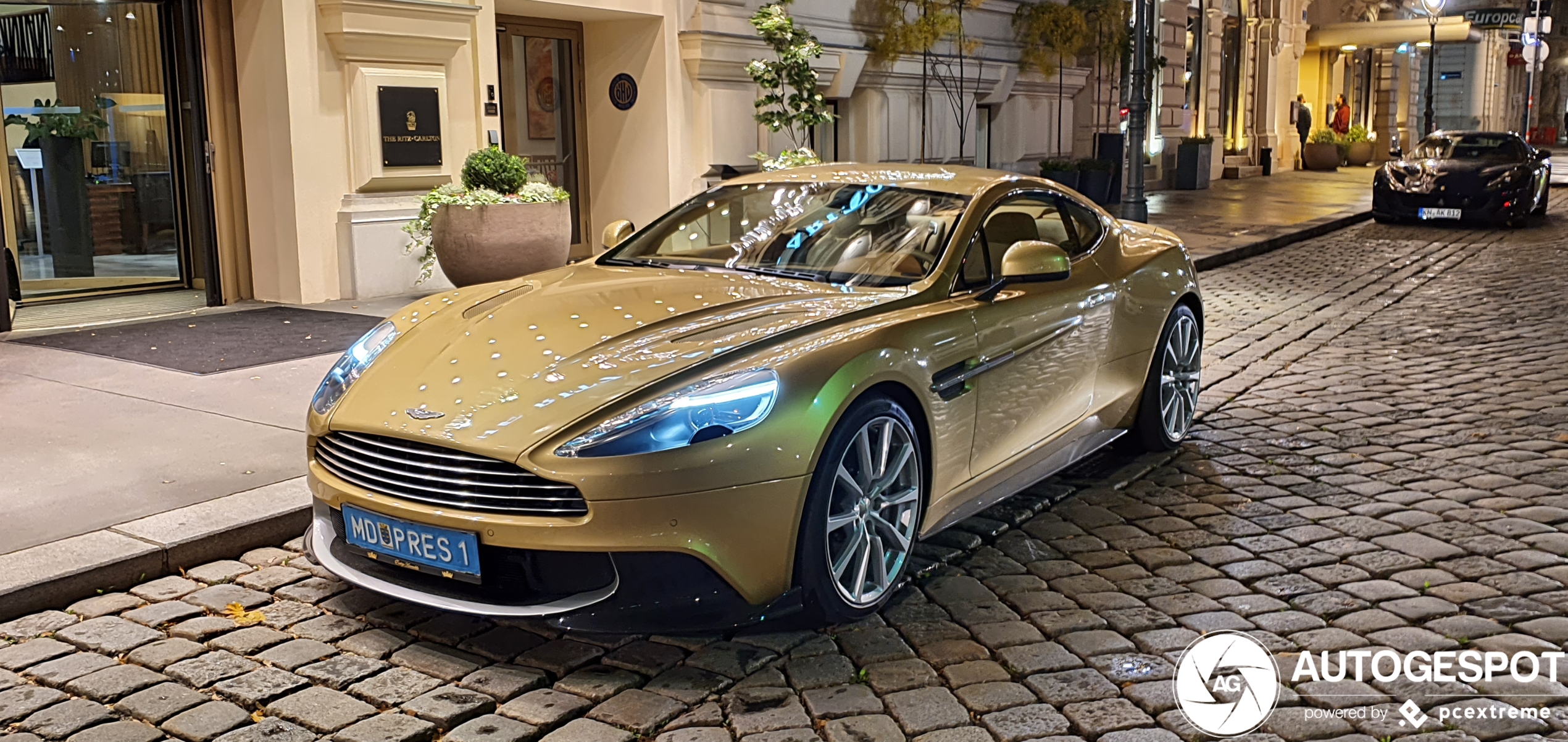 Aston Martin voorzien van peperduur kleurtje