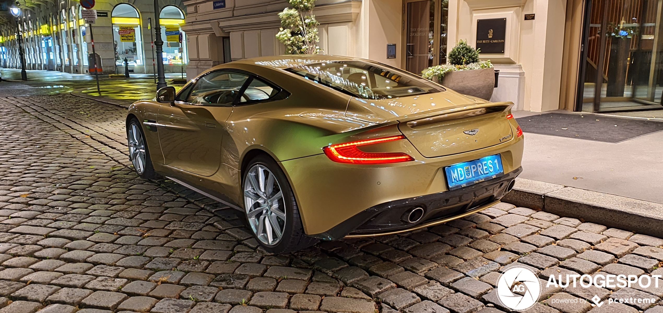 Aston Martin voorzien van peperduur kleurtje
