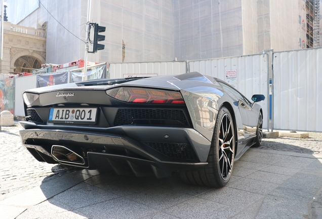 Lamborghini Aventador S LP740-4