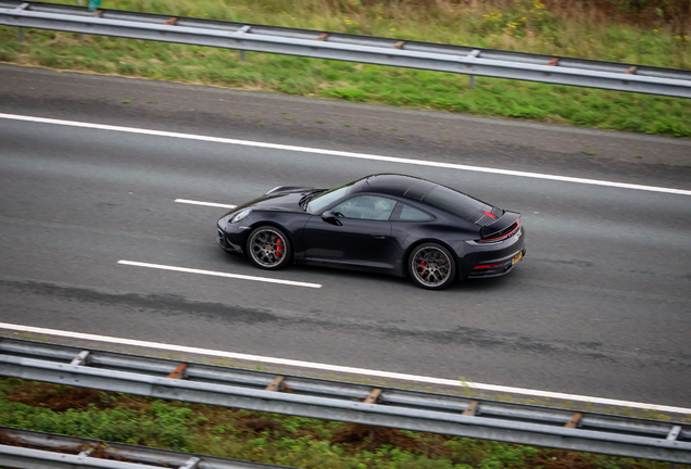 Porsche 992 Carrera 4S