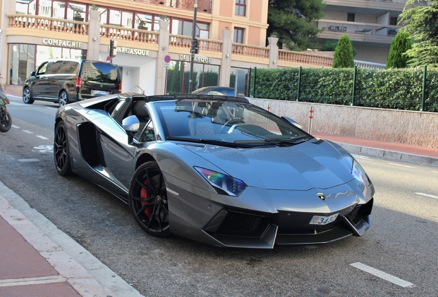 Lamborghini Aventador LP700-4 Roadster