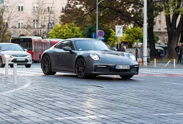 Porsche 992 Carrera 4S