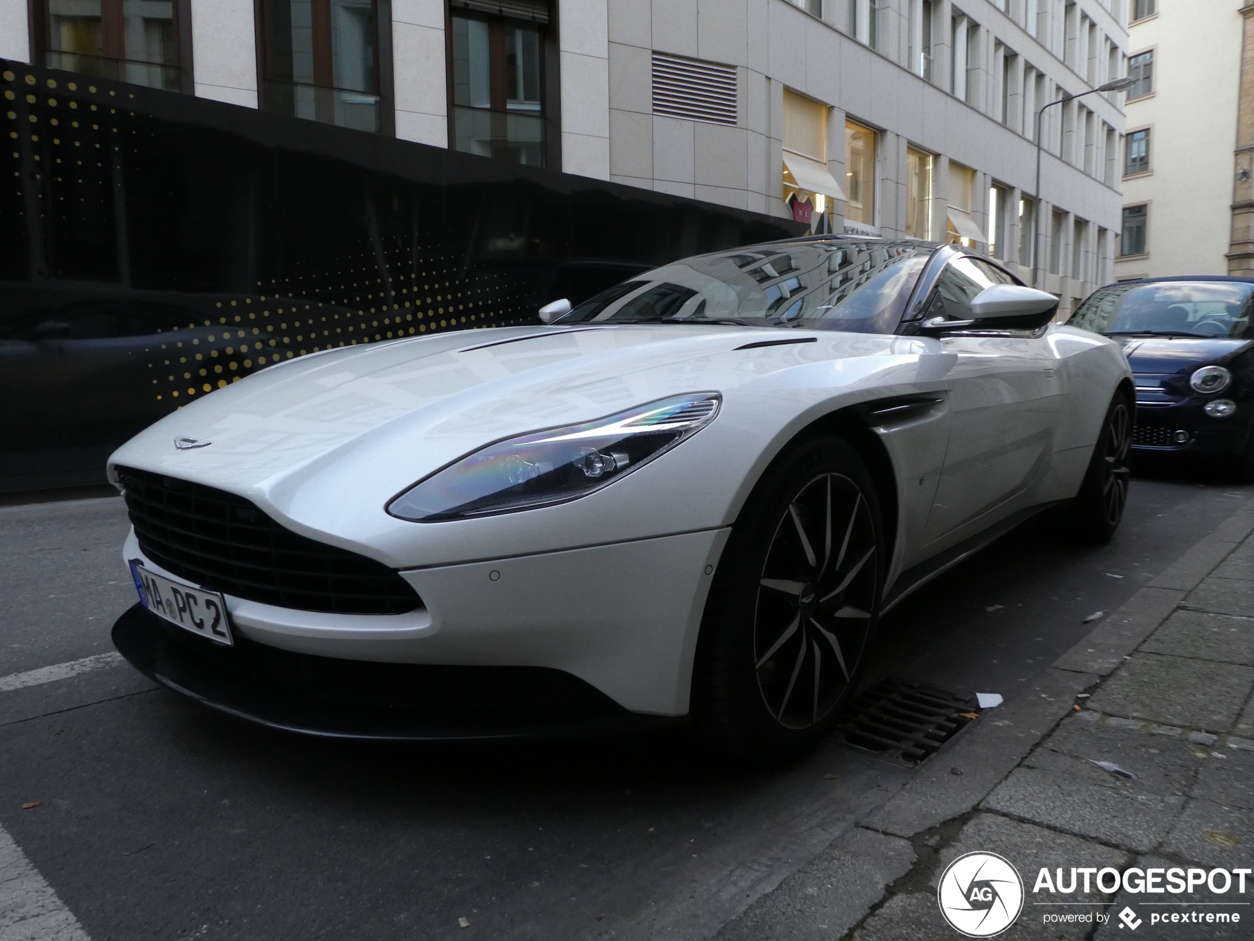 Aston Martin DB11