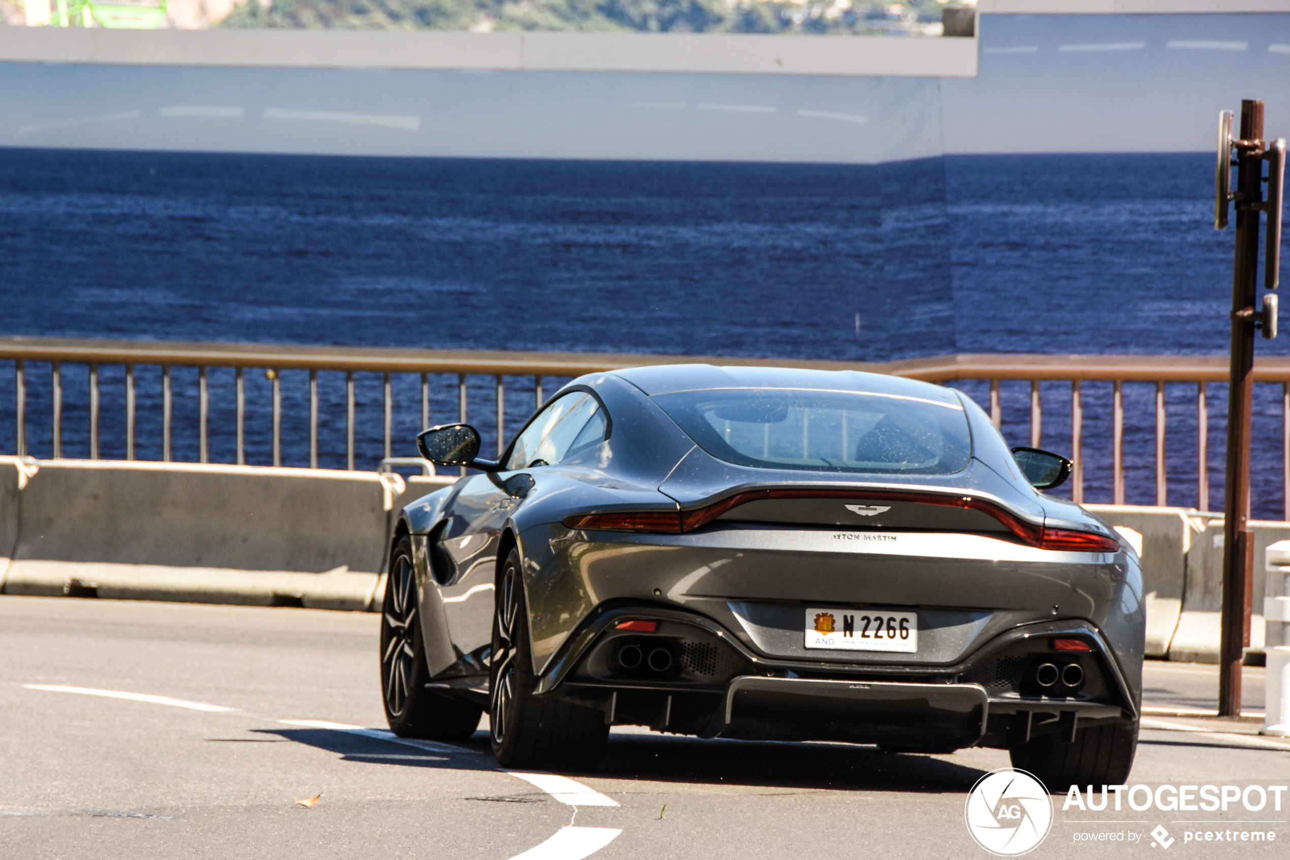 Aston Martin V8 Vantage 2018