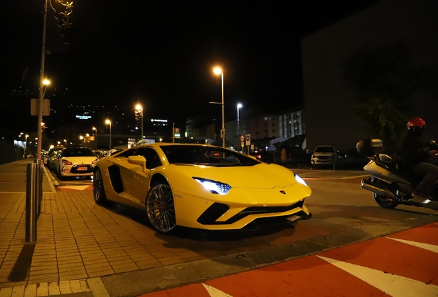 Lamborghini Aventador S LP740-4