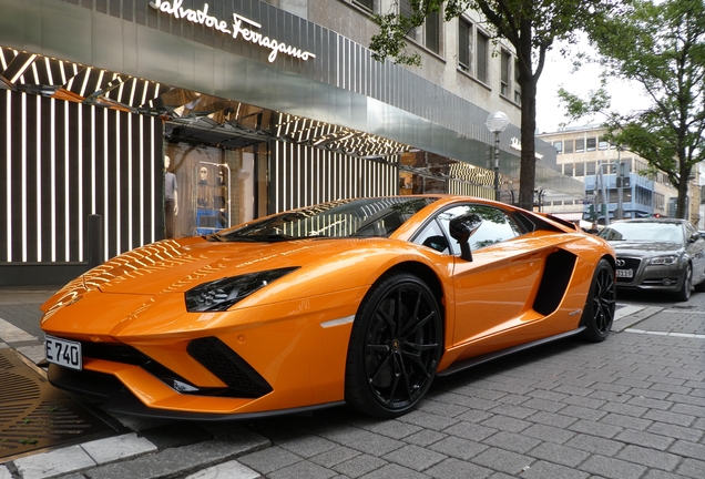 Lamborghini Aventador S LP740-4