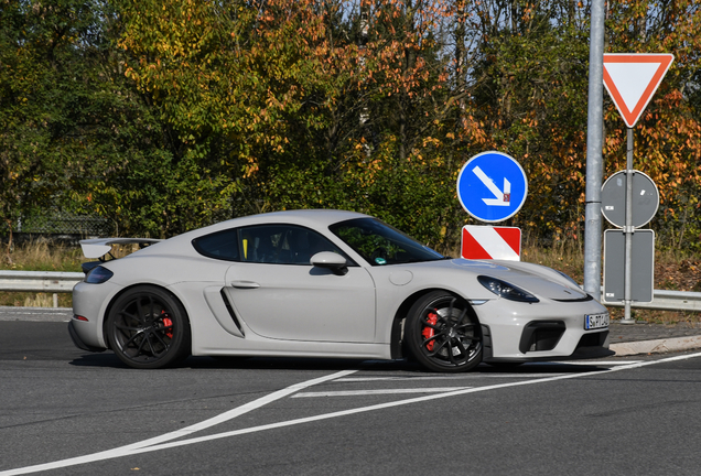 Porsche 718 Cayman GT4