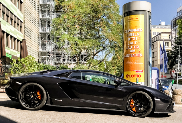 Lamborghini Aventador S LP740-4 Roadster