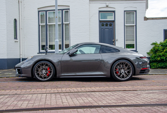 Porsche 992 Carrera 4S