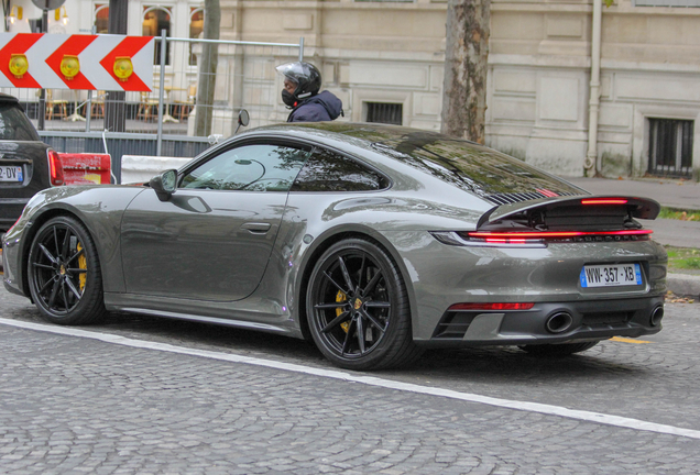 Porsche 992 Carrera 4S