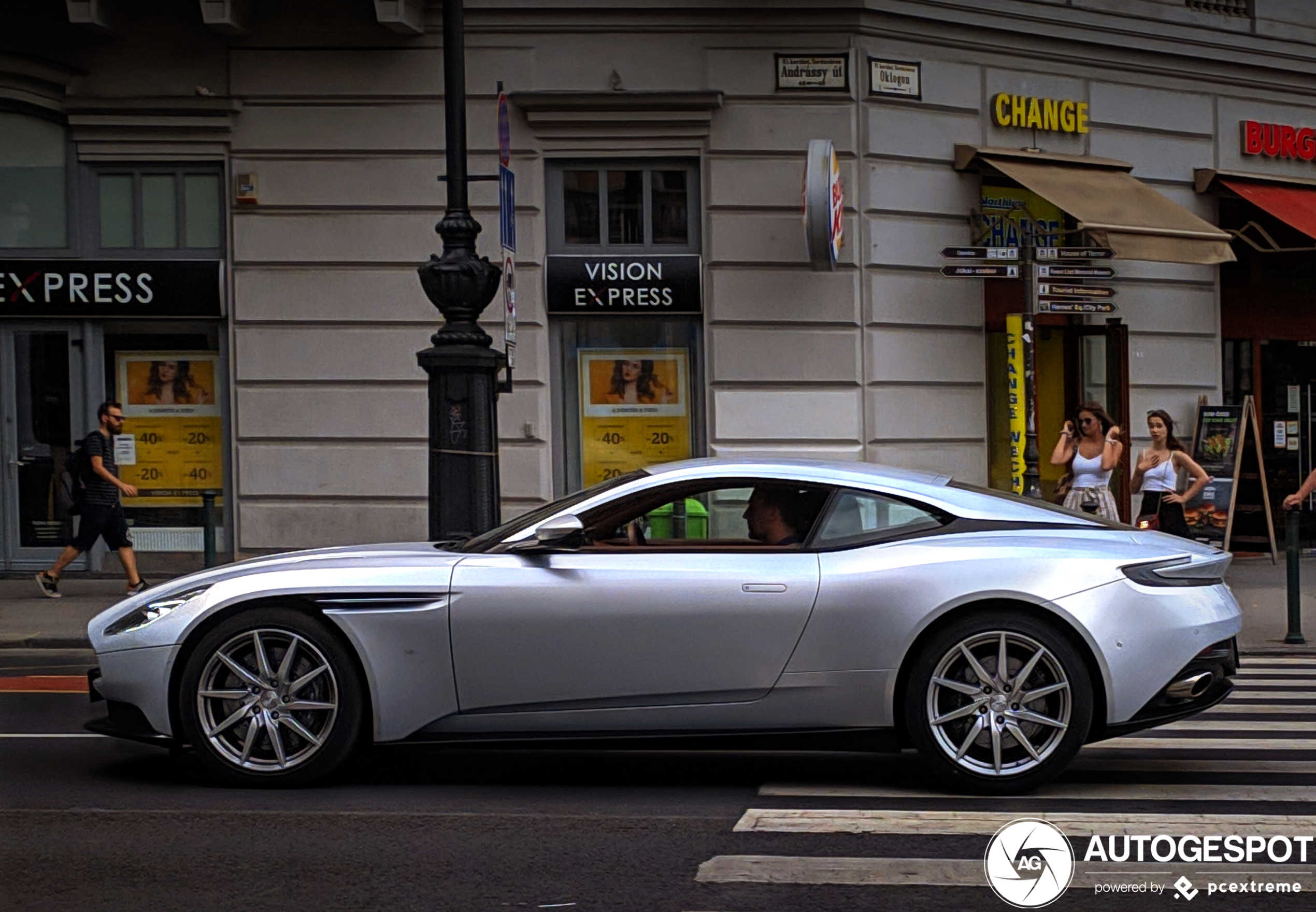 Aston Martin DB11