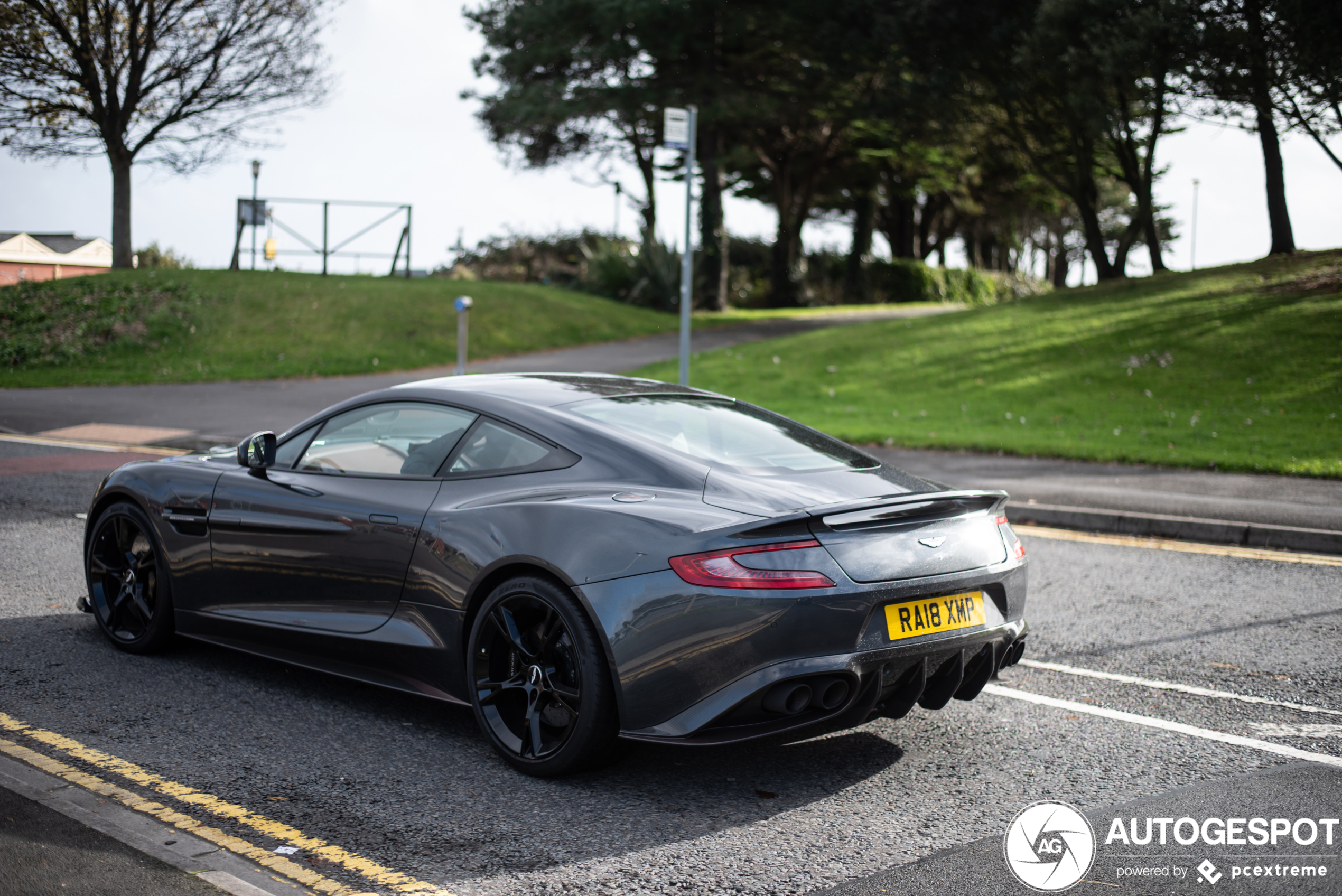 Aston Martin Vanquish S 2017