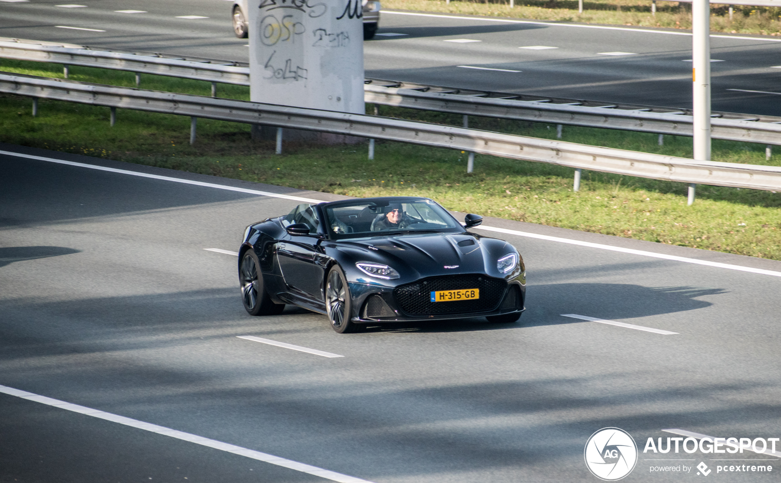 Aston Martin DBS Superleggera Volante