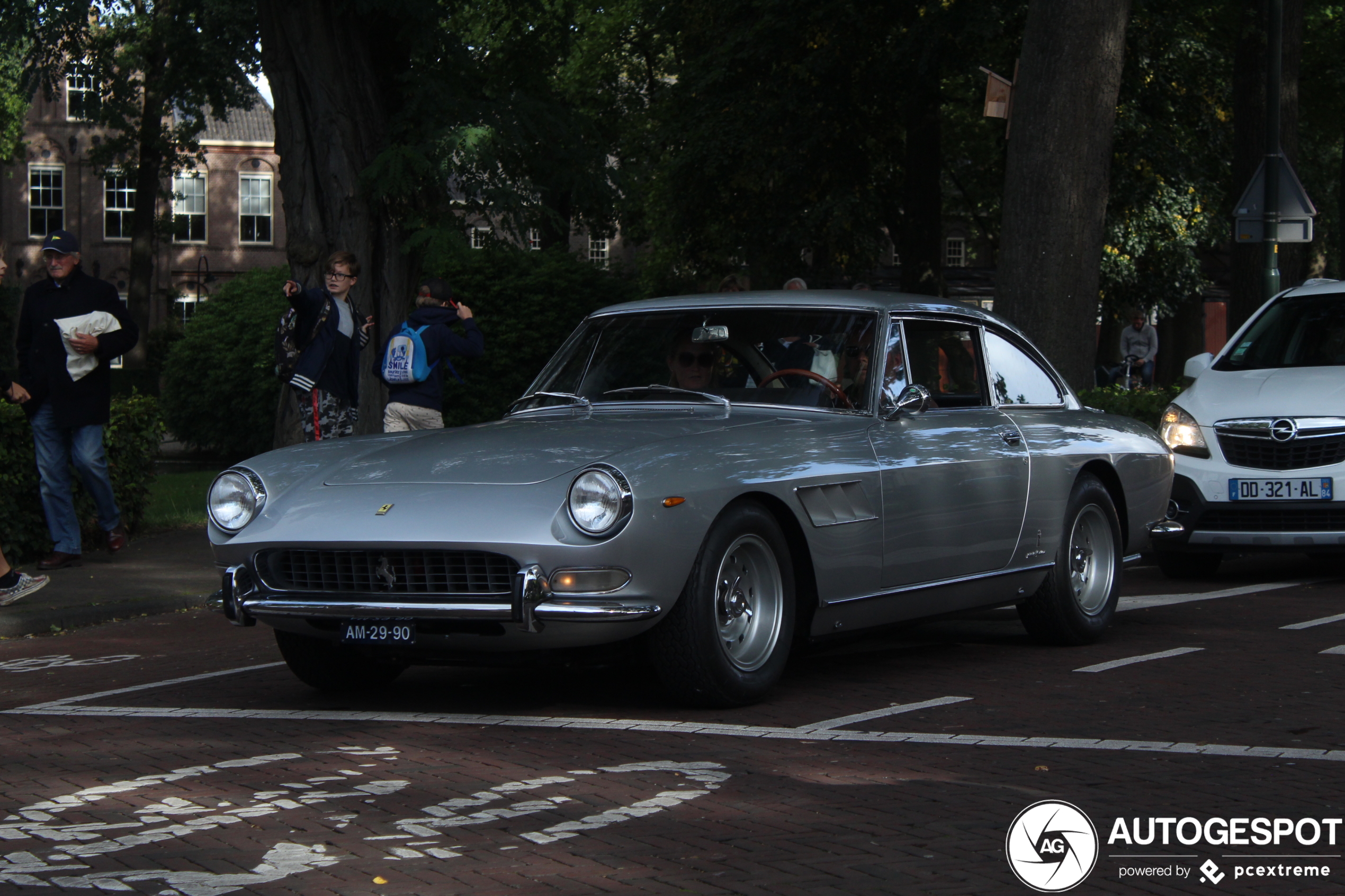 Ferrari 330 GT 2+2 Series II