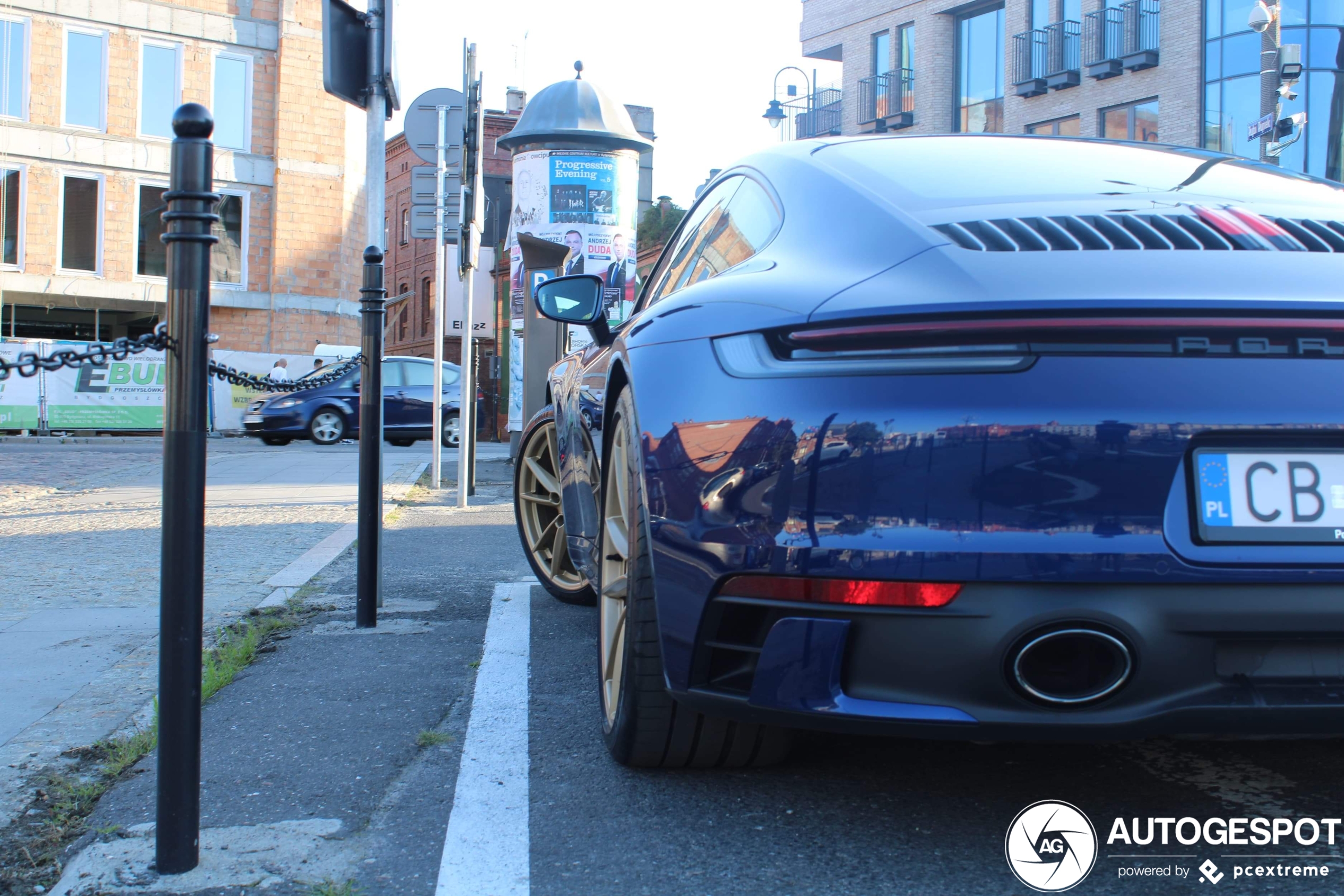 Porsche 992 Carrera 4S