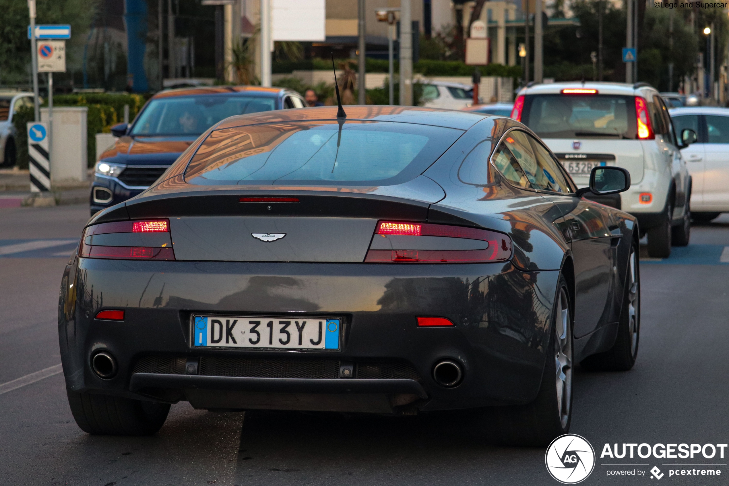 Aston Martin V8 Vantage