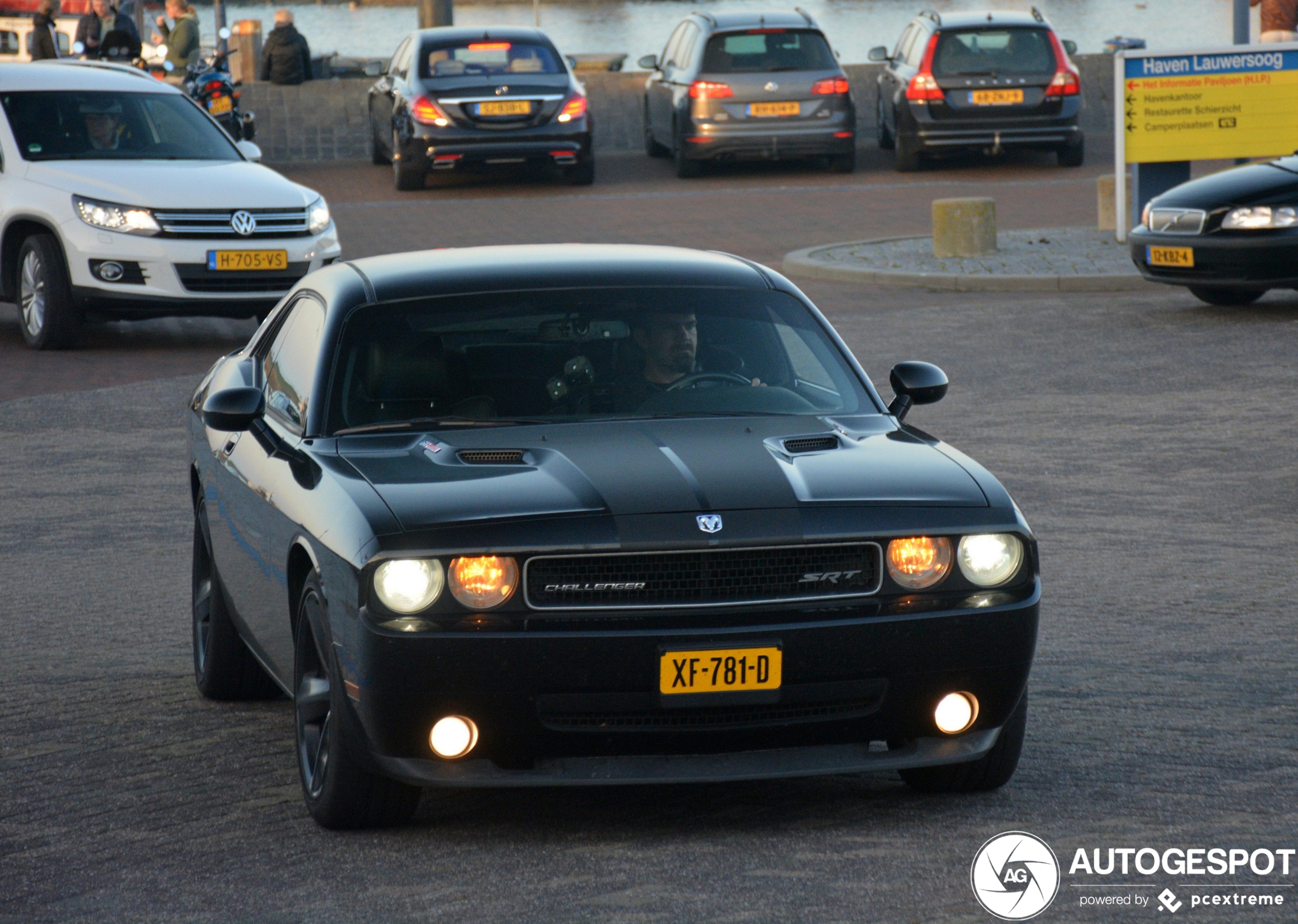 Dodge Challenger SRT-8