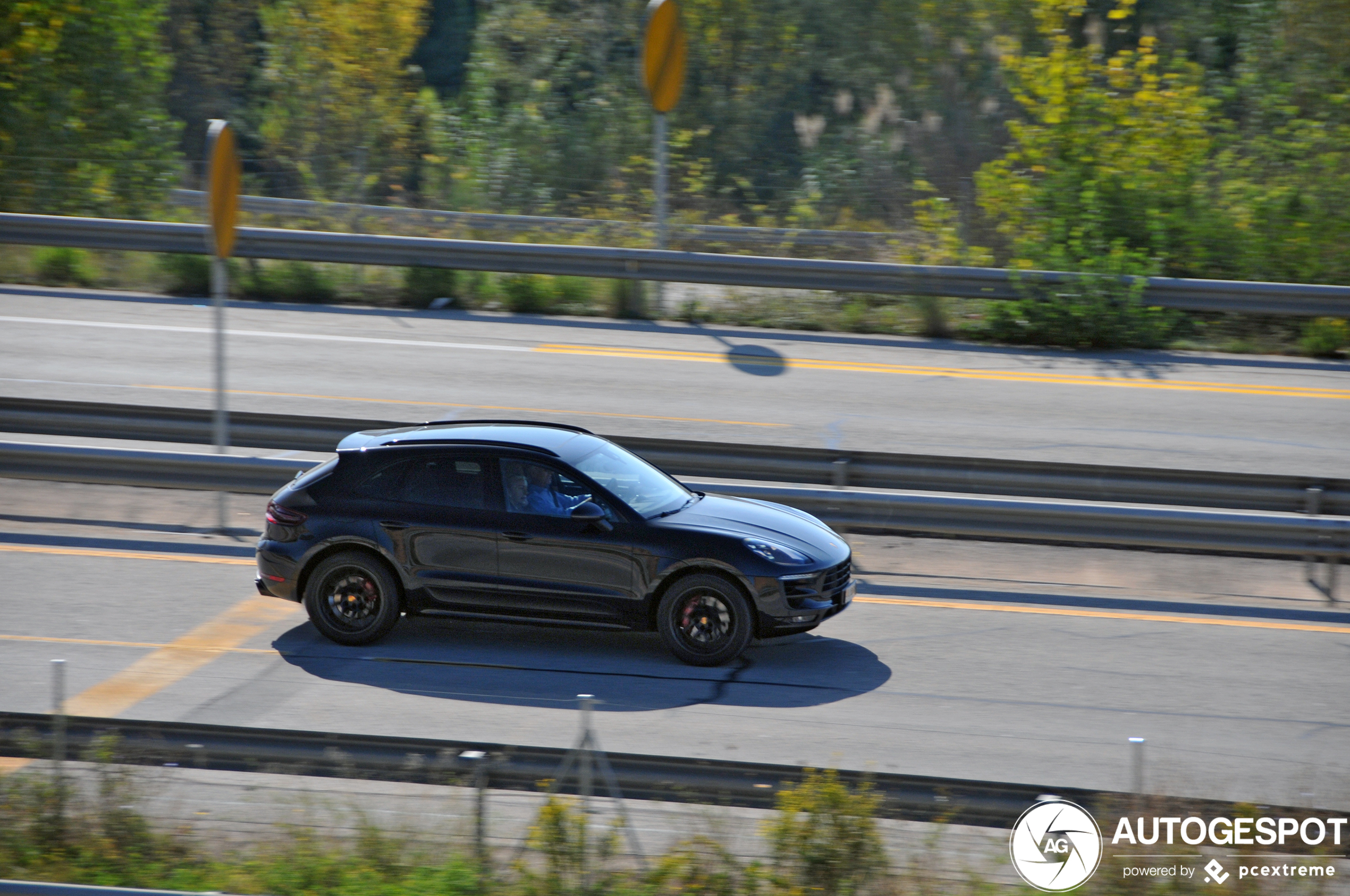 Porsche 95B Macan GTS