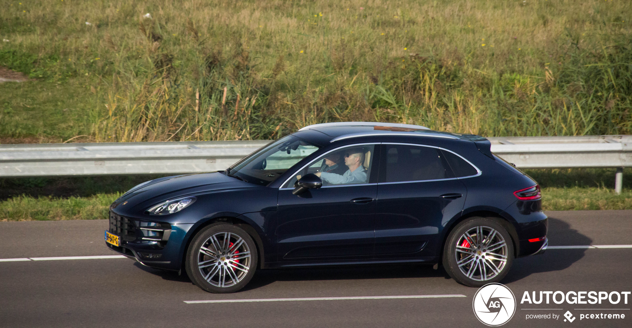 Porsche 95B Macan Turbo