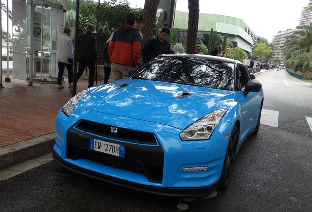 Nissan GT-R 2015