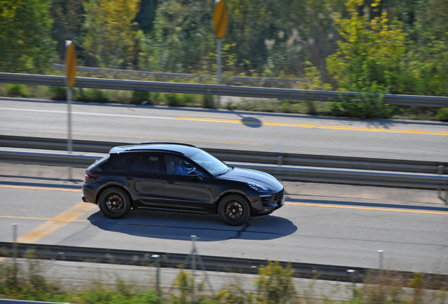 Porsche 95B Macan GTS