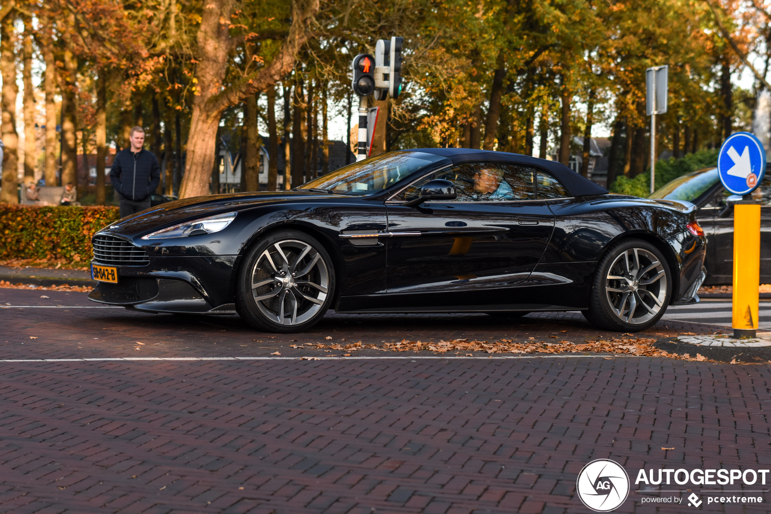 Aston Martin Vanquish S Volante 2017