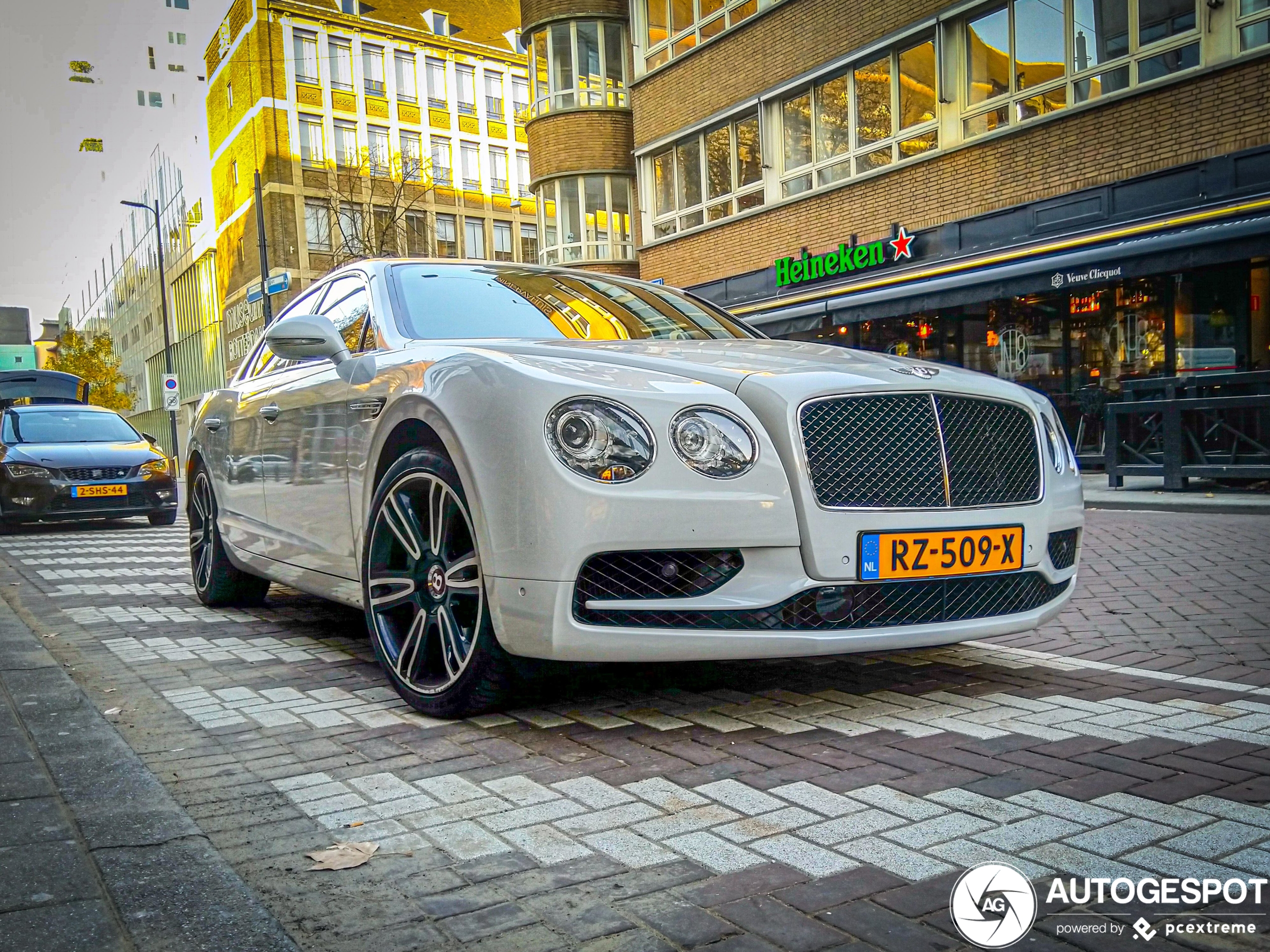 Bentley Flying Spur V8 S