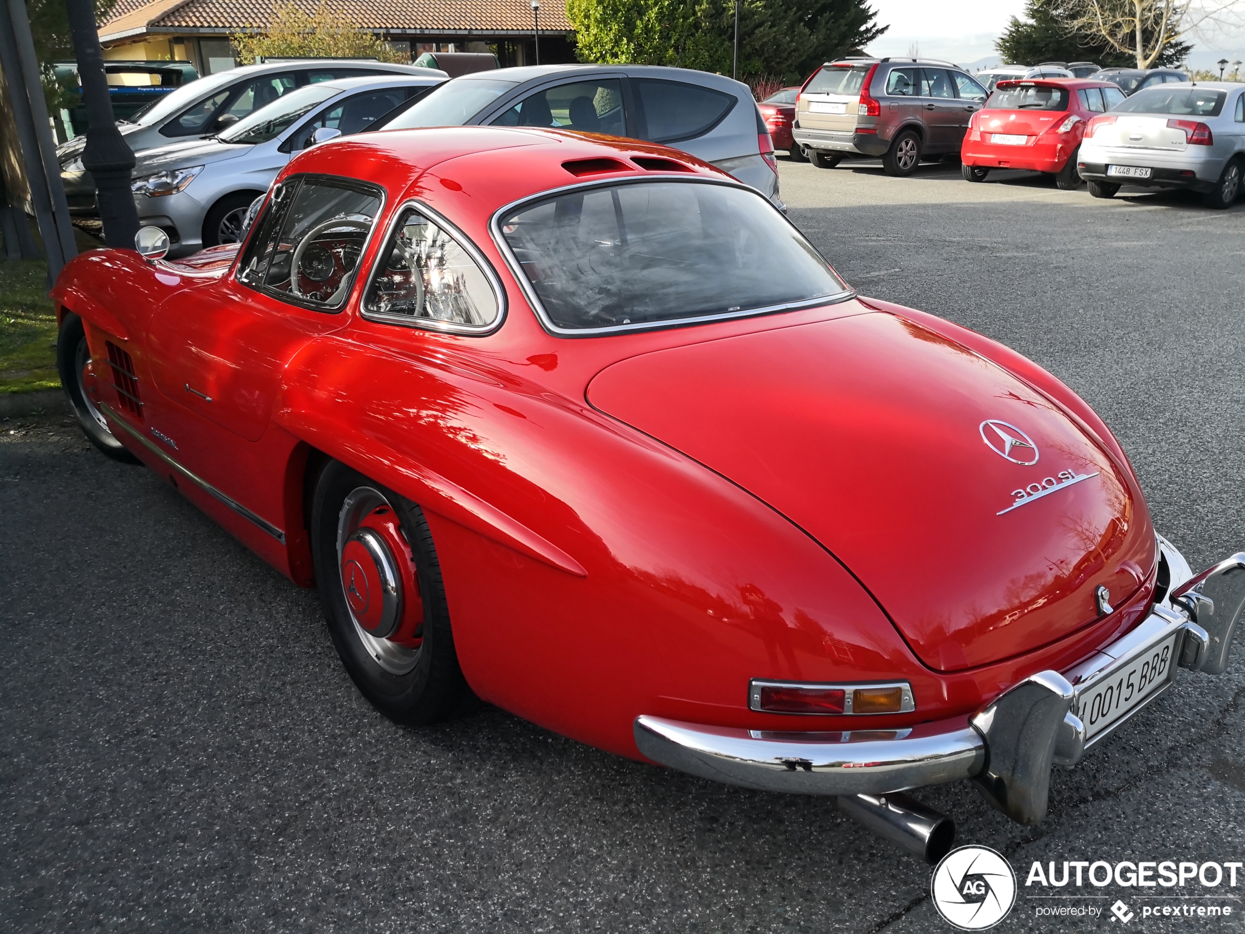 Twee Mercedes-Benz 300SL's stelen de show