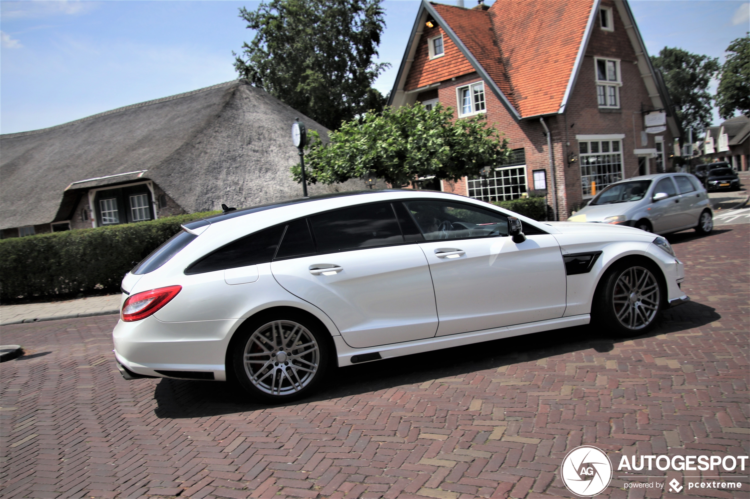 Mercedes-Benz Brabus CLS B63S-730 Shooting Brake