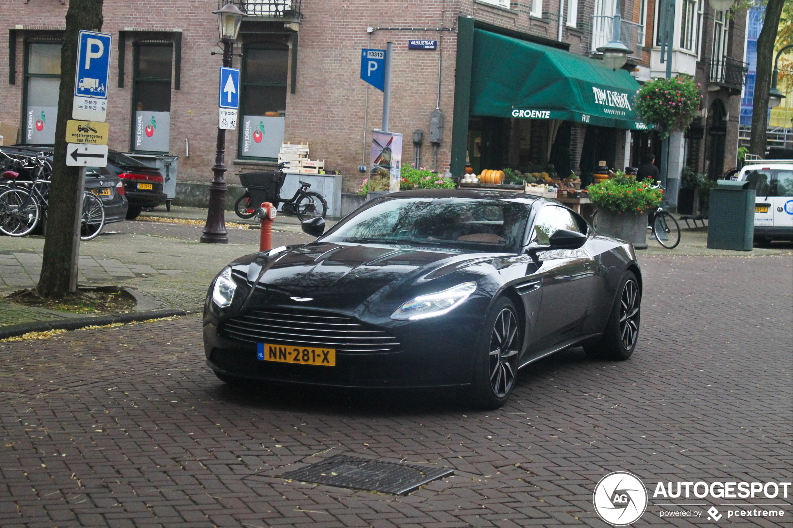 Aston Martin DB11