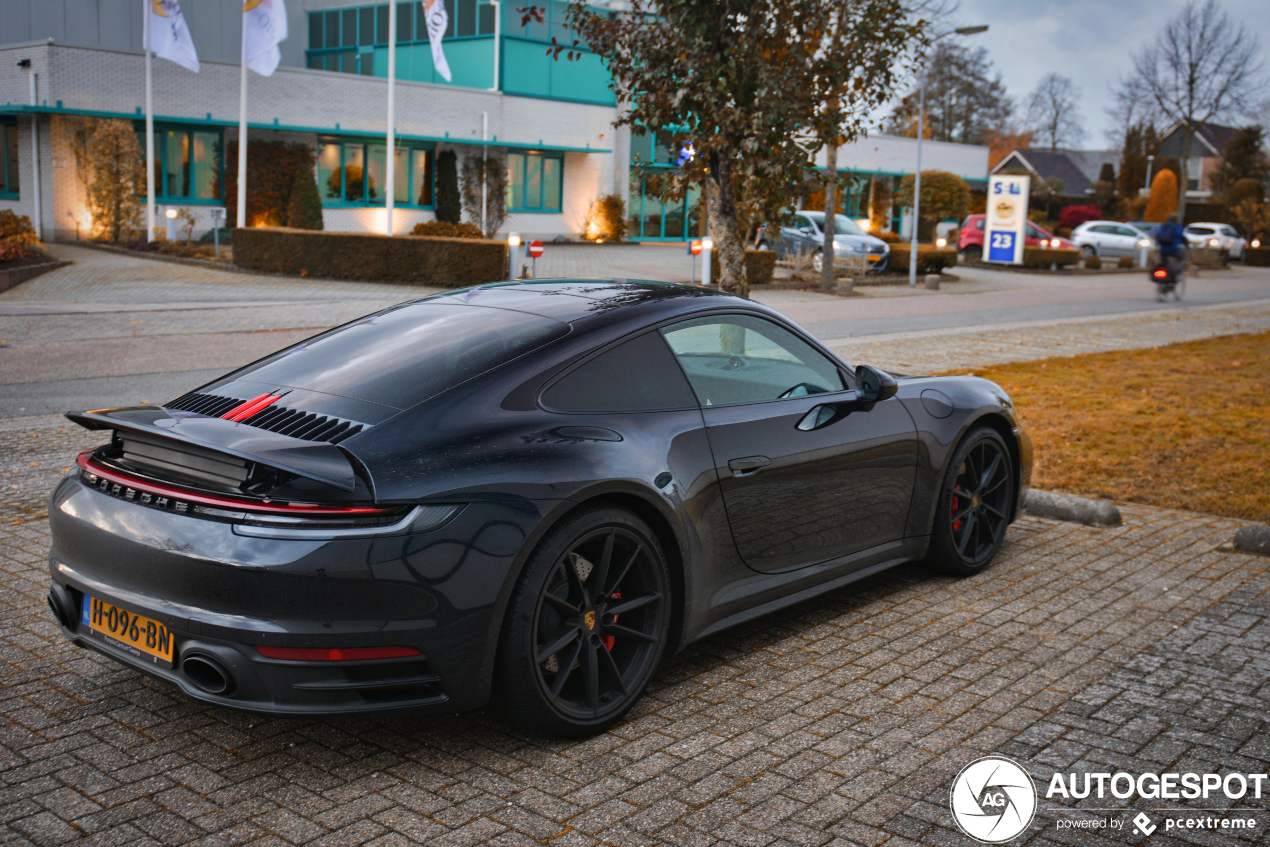 Porsche 992 Carrera 4S