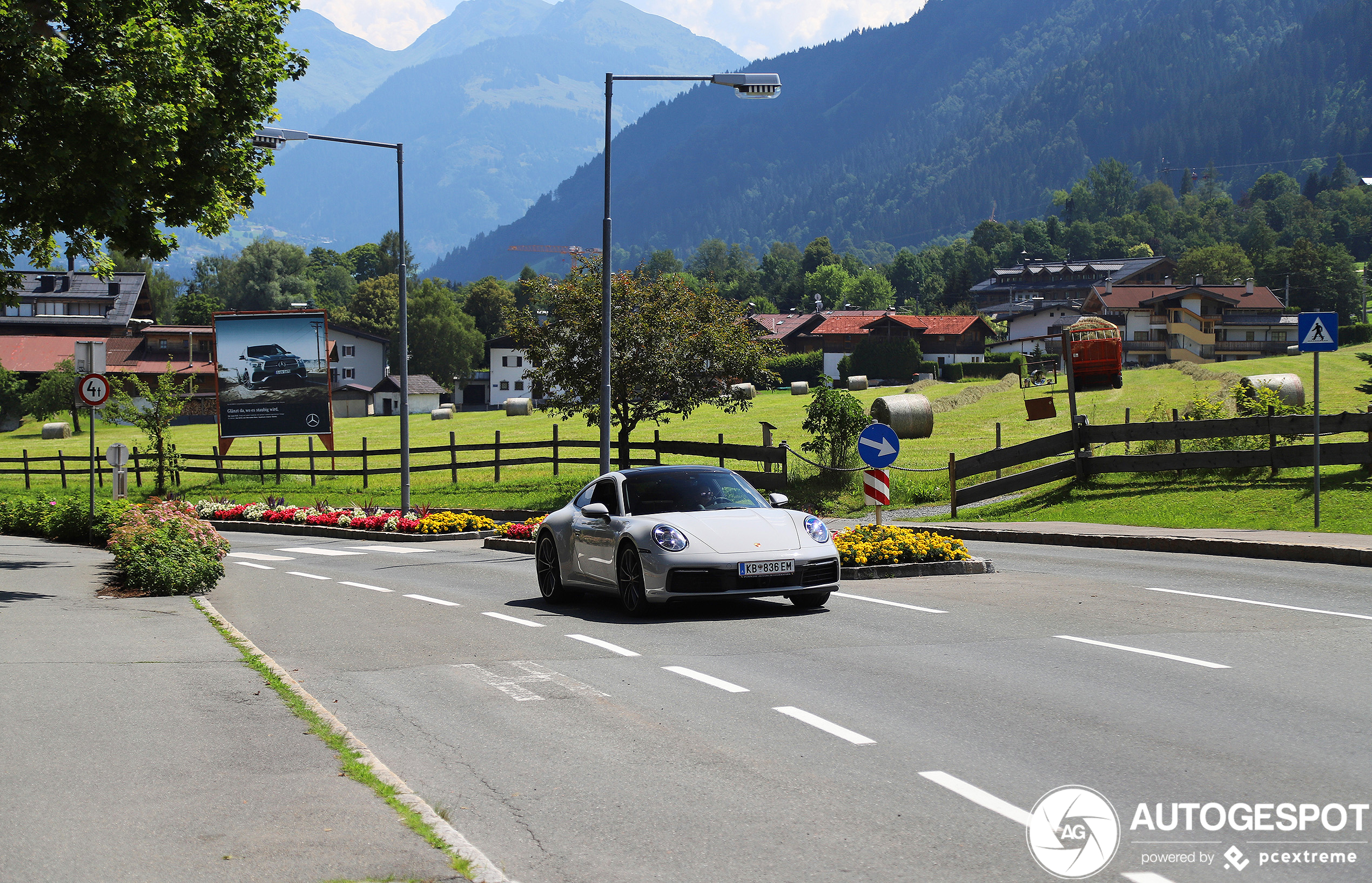 Porsche 992 Carrera 4S