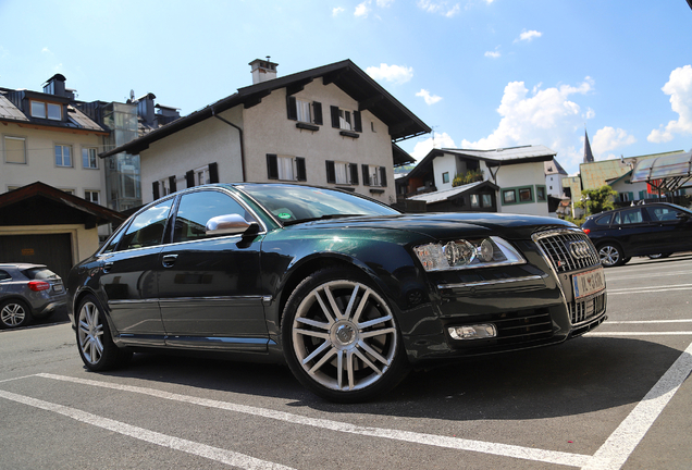 Audi S8 D3