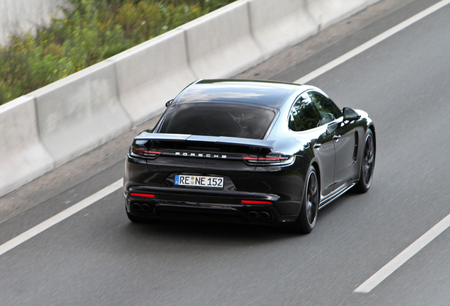 Porsche 971 Panamera Turbo