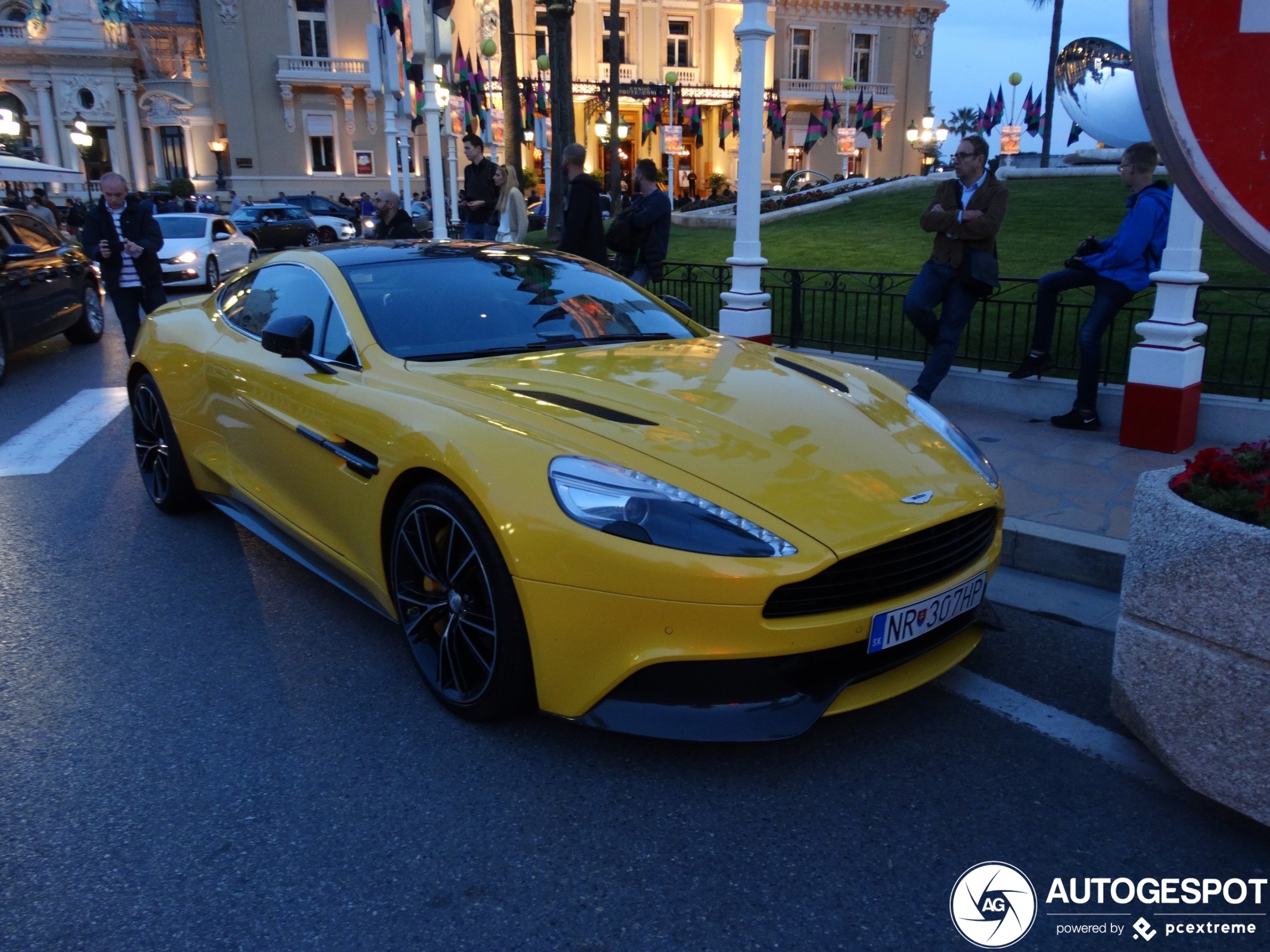 Aston Martin Vanquish 2013