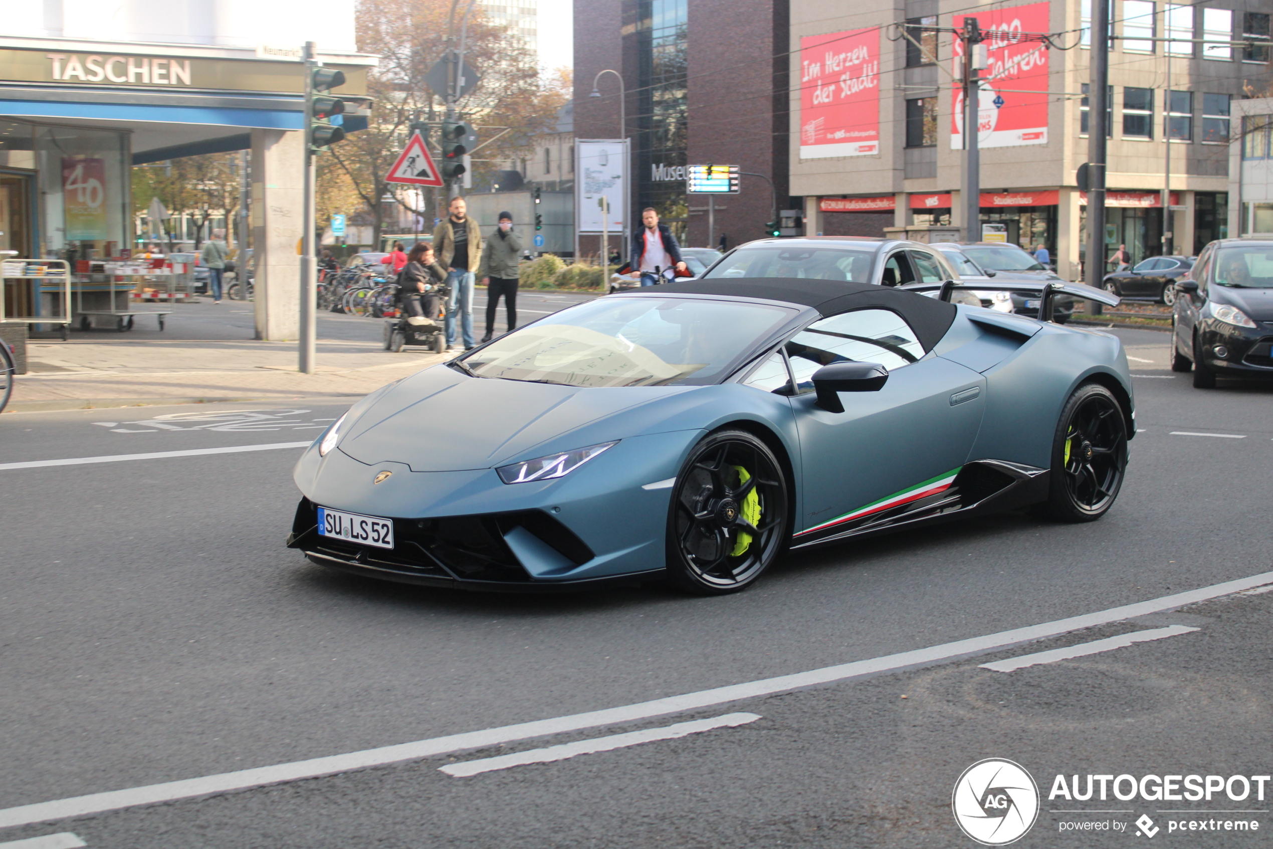 Lamborghini Huracán LP640-4 Performante Spyder