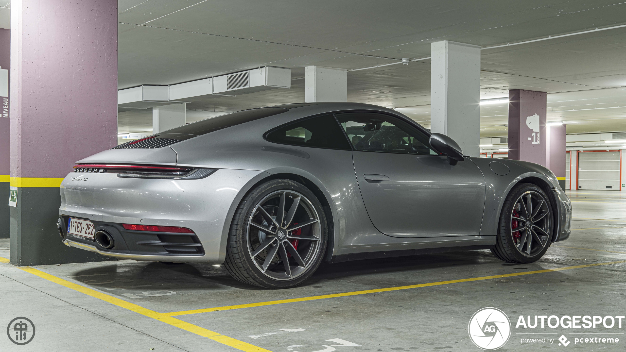 Porsche 992 Carrera 4S