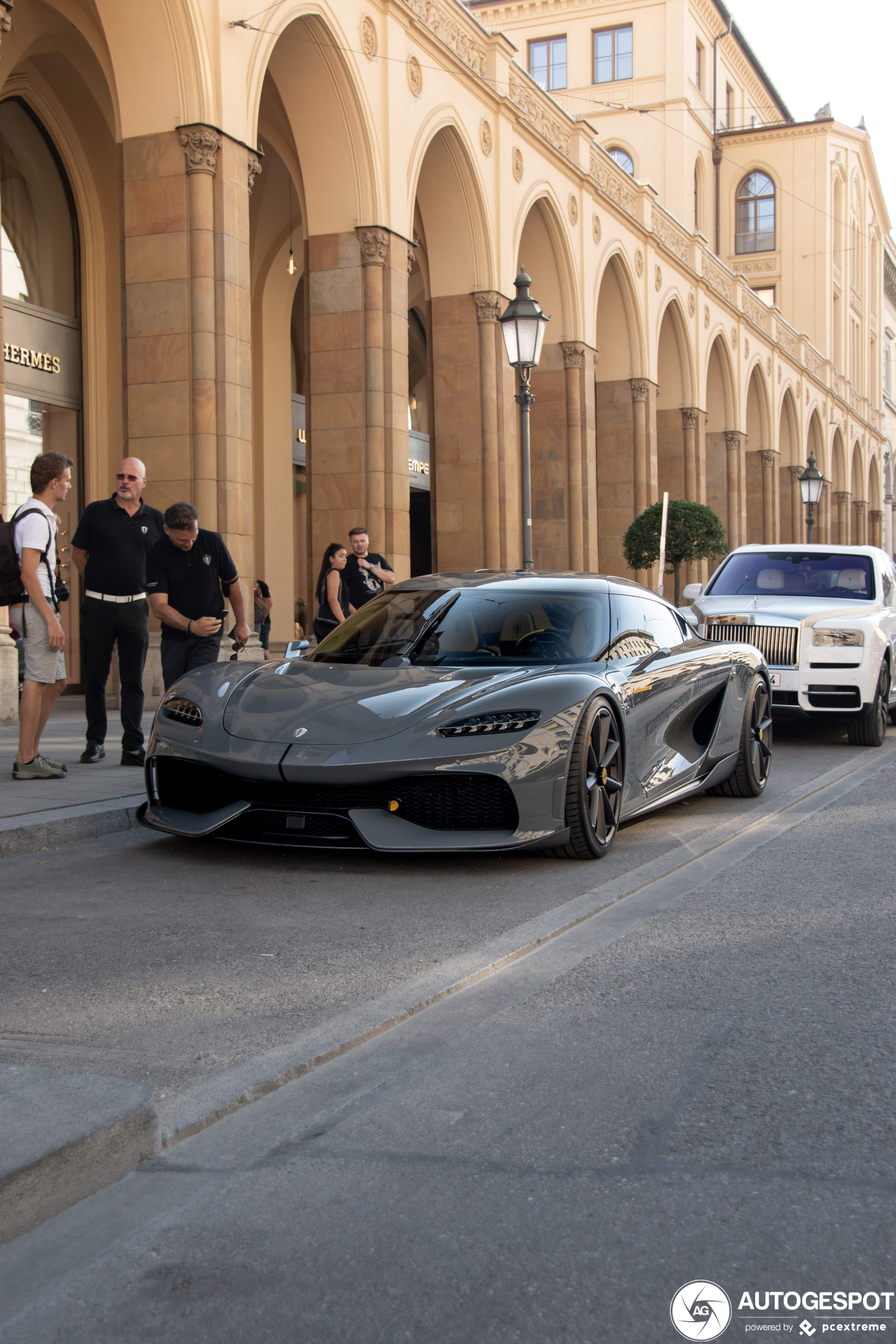 Knalprimeur! Koenigsegg Gemera op straat