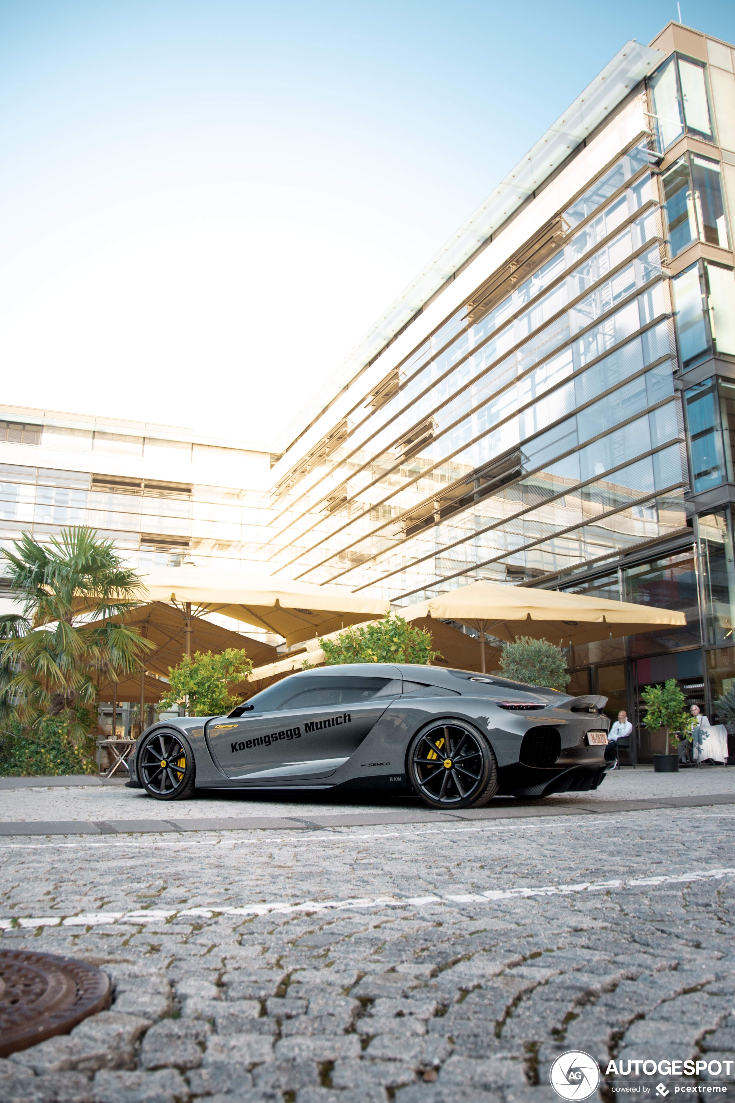 Knalprimeur! Koenigsegg Gemera op straat