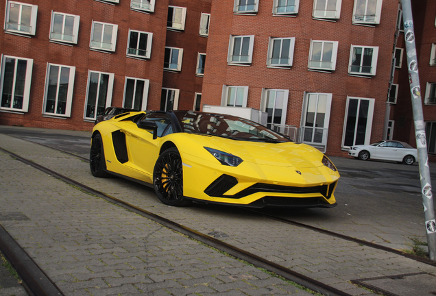 Lamborghini Aventador S LP740-4 Roadster