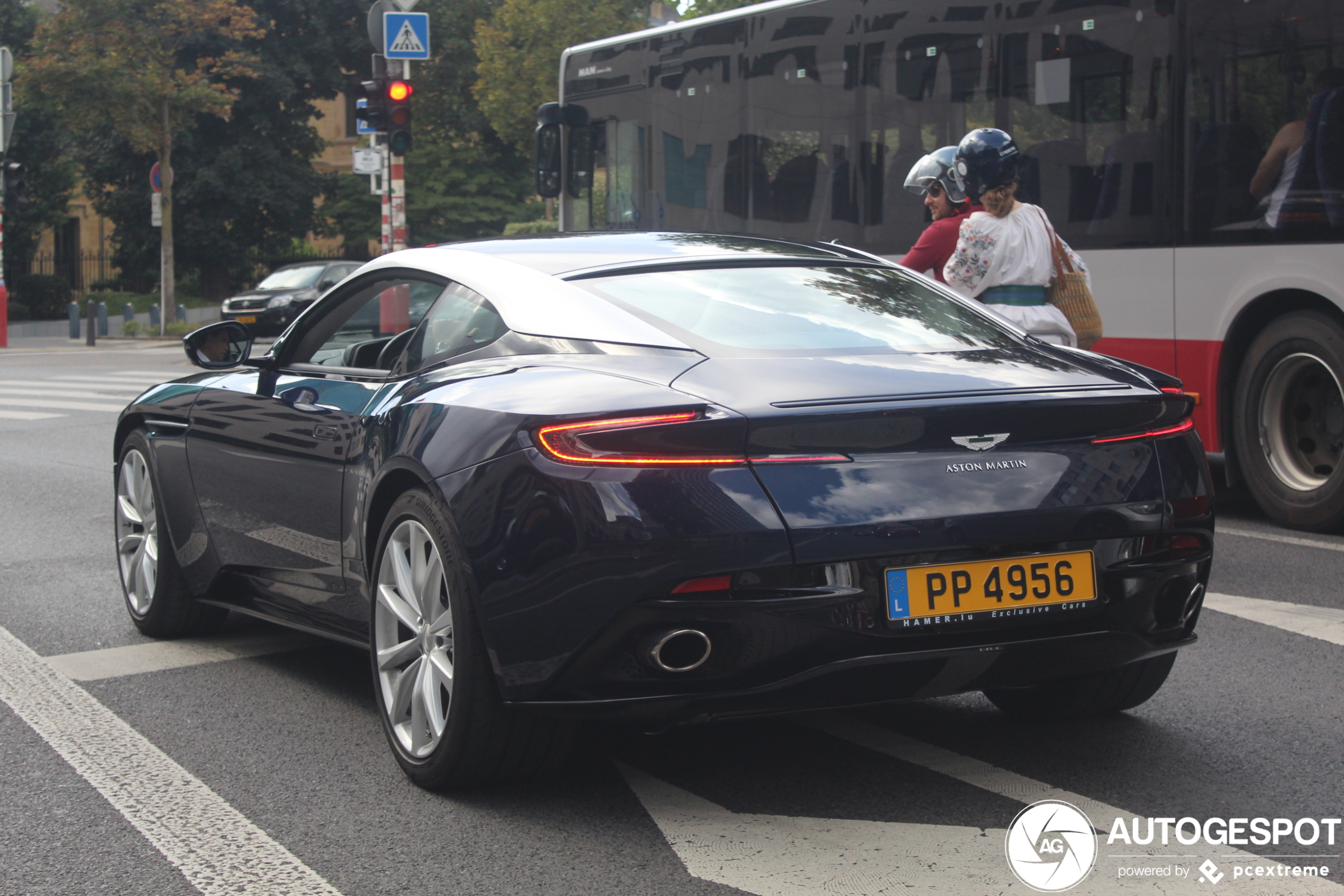 Aston Martin DB11 V8