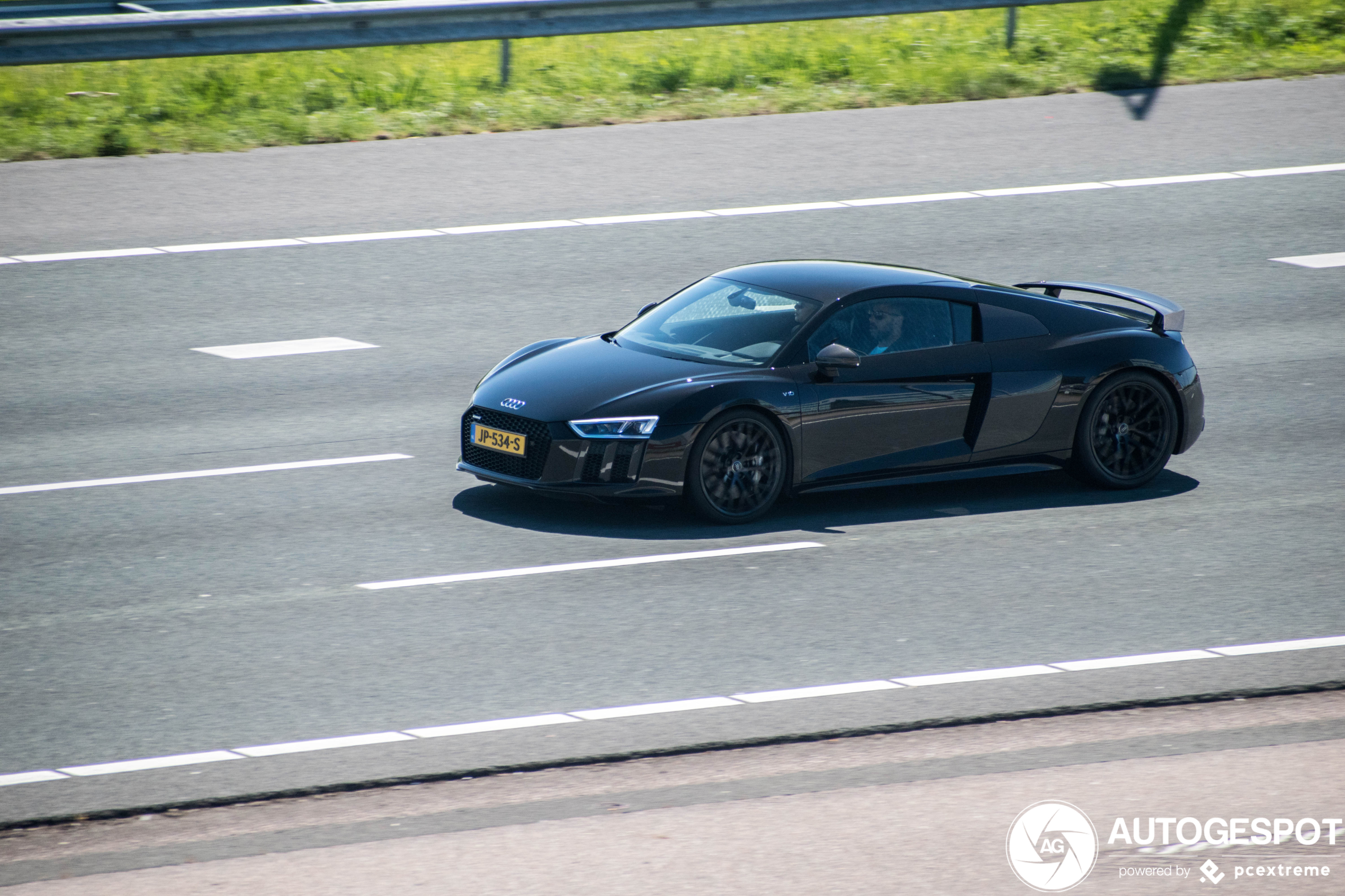 Audi R8 V10 Plus 2015