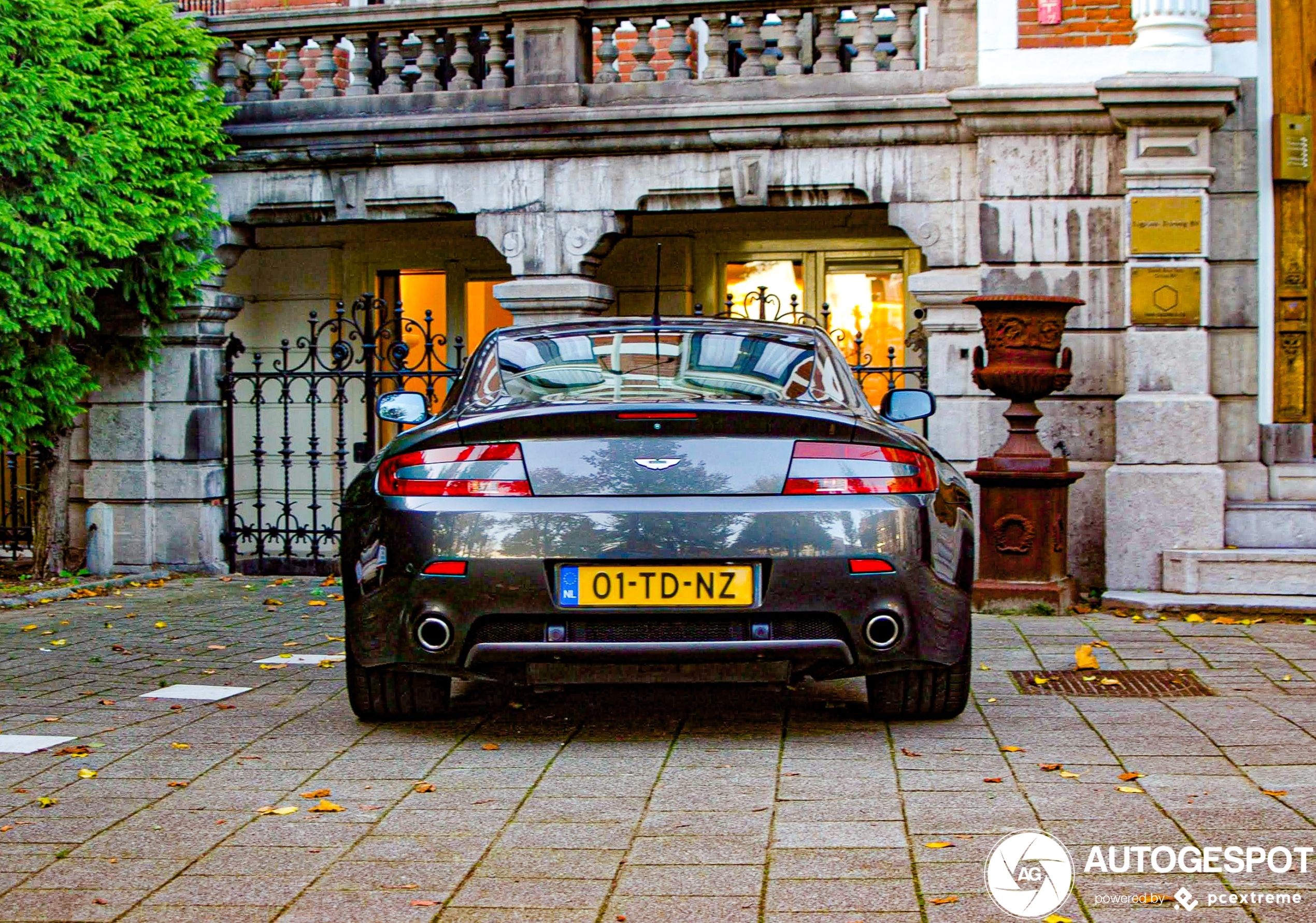 Aston Martin V8 Vantage