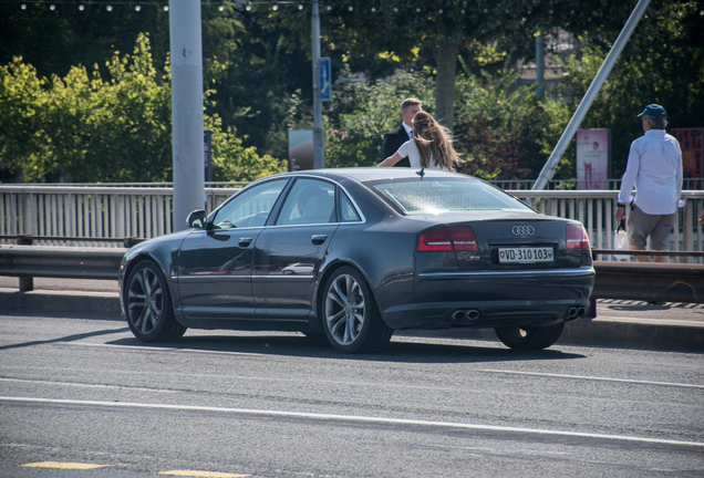 Audi S8 D3