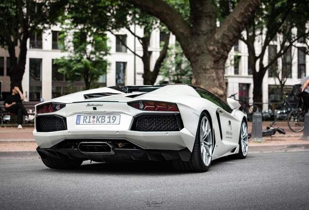 Lamborghini Aventador LP700-4 Roadster