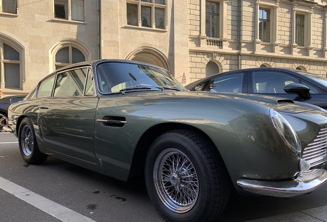 Aston Martin DB6 Vantage MKI