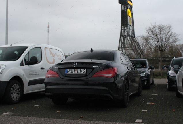 Mercedes-Benz CLA 45 AMG C117