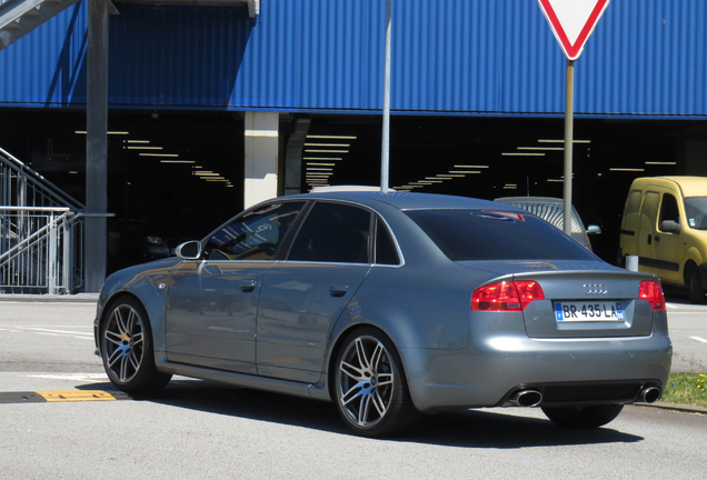 Audi RS4 Sedan